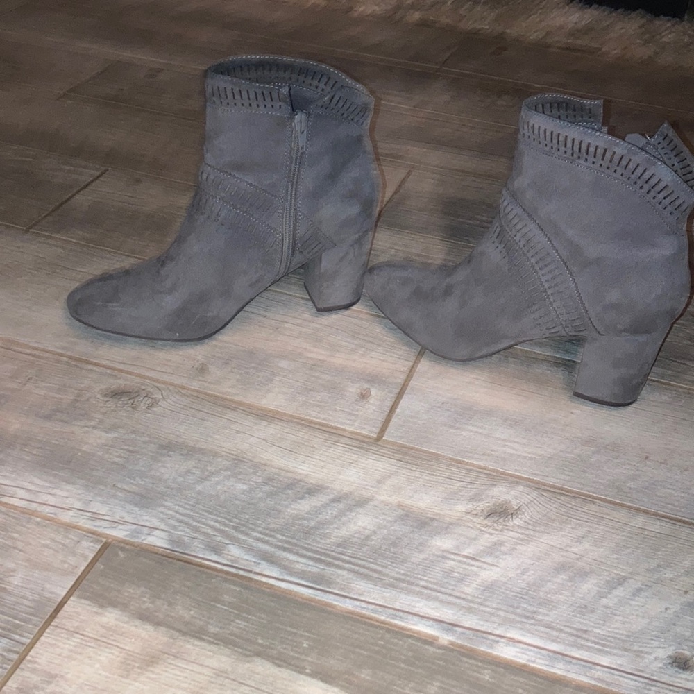 Valerie Stevens booties - Picture 2 of 7